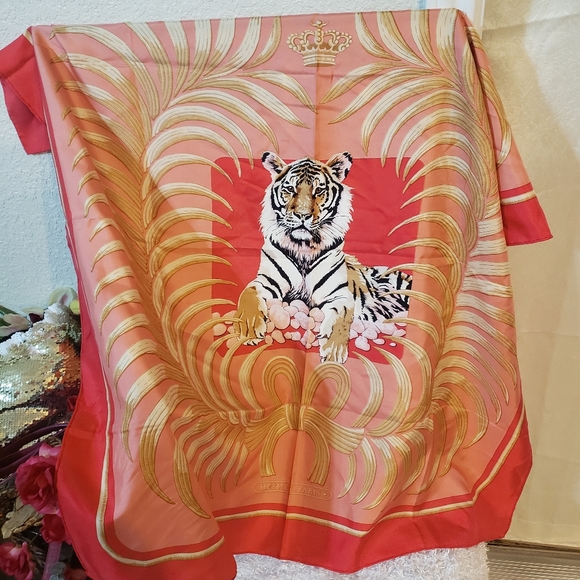 Scarf - Picture 2 of 7